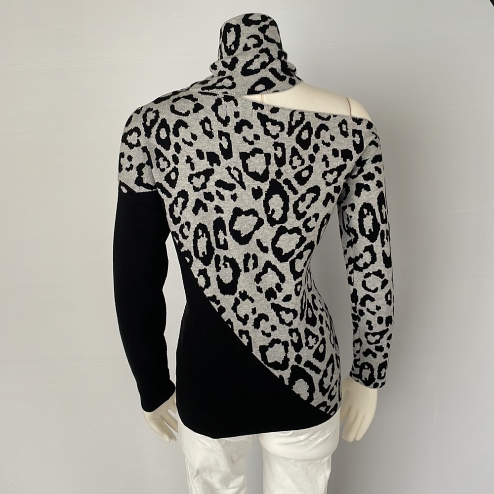 NWOT Venus Leopard Sweater Small - Picture 11 of 12